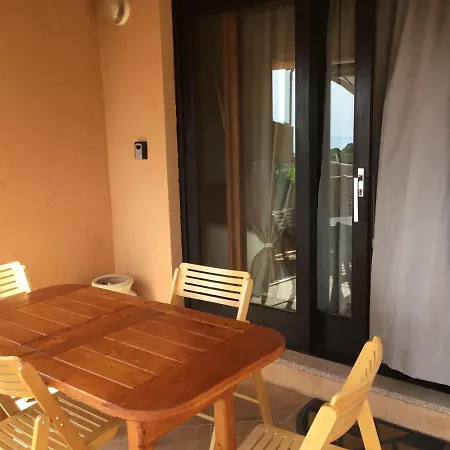Casa Di Maia, Piscina, Posto Auto E Giardino בית נופש